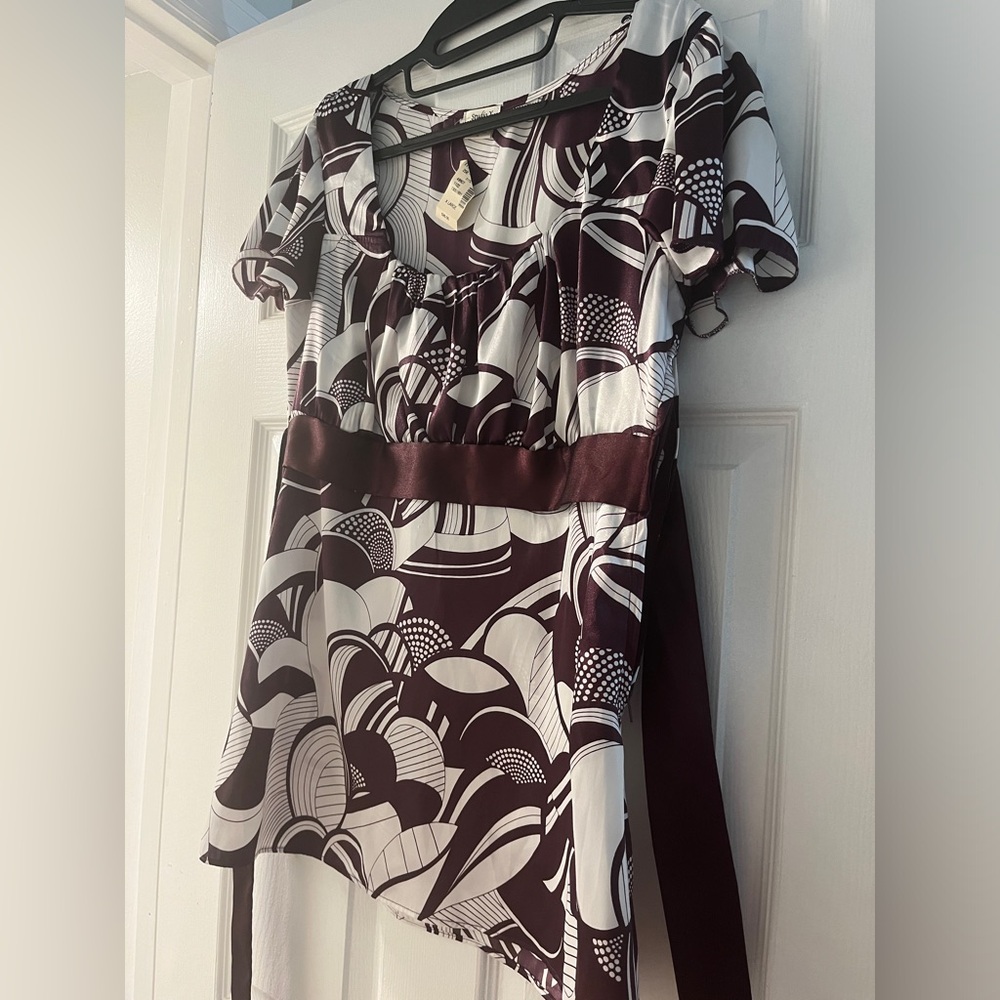Cute purple and white satin top with purple slimming tie back ribbon